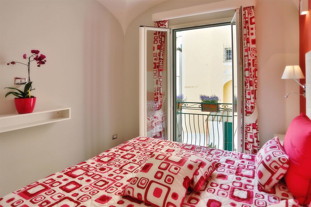 Amalfi Apartments Design Centro Storico Bagian luar foto