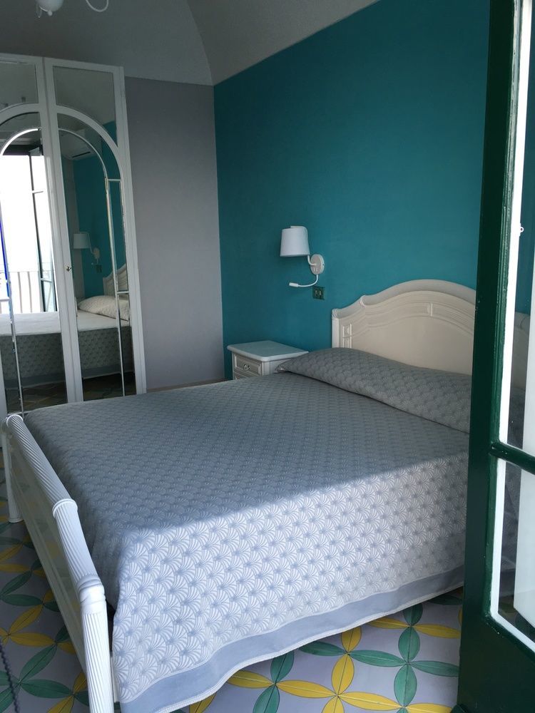 Amalfi Apartments Design Centro Storico Bagian luar foto